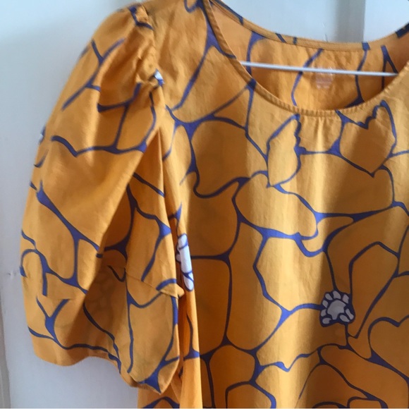 Top and short set - Picture 2 of 10